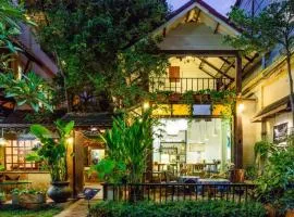 Changmoi House (Little Village)