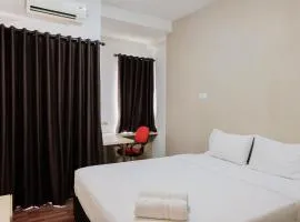 Best Price Studio Apartment at Skylounge Tamansari By Travelio