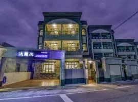 Follow Me Vogue Homestay