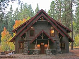 Ashland Lodge with Lake Views and Game Room Loft, családi szálloda Ashlandben