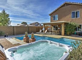 Coolidge Getaway with Pool, Hot Tub and Fire Pit!, loma-asunto kohteessa Coolidge