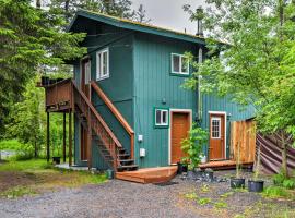 Seward Studio with Deck, Outdoor Dining and Mtn Views!, apartment in Seward