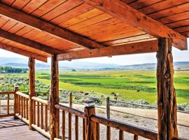Remote Antimony Log Cabin with Green Meadow Views!, rental liburan di Antimony