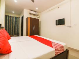 OYO 65119 Hotel Lakshmi Niharika Regency, hotel v destinaci Karīmnagar