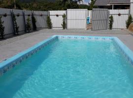Conforto em Pomerode, hotel with pools in Pomerode