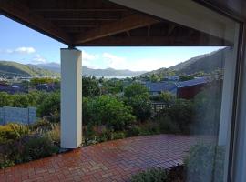 Moana View, hotel with parking in Picton