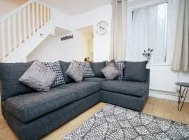 4-Bed Contractor House - Street Parking