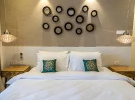Families & Corporates 3-Bed Apt, Fashion Res, Pune