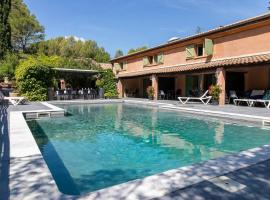 Hôtel au Relais de Trans, hotel v destinaci Draguignan