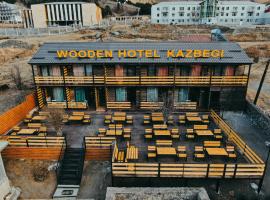 Wooden Hotel Kazbegi, hotel in Stepantsminda