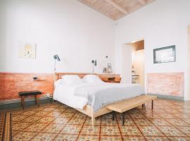 Hotel Hevresac Singular & Small โรงแรมในมาโอน