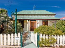 Emaroo Cottages Broken Hill, отель в городе Брокен-Хилл