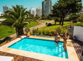 Atlantic Hostel Punta del Este, hótel í Punta del Este