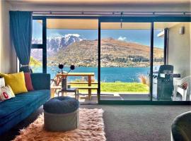 Queenstown's New Lakefront Marvel, hotel en Queenstown