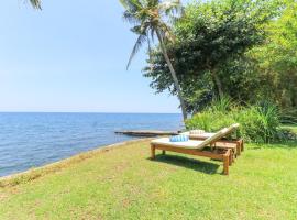 Palm Beach Villas Bali, hotell i Singaraja