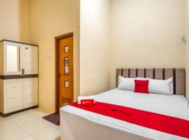 RedDoorz Syariah near Kebon Rojo Park Blitar, hotel dicht bij: Stasiun Kereta Api Blitar, Karangtengah