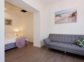 Emu at White Gum Lodge: Fremantle şehrinde bir otel