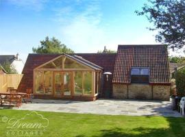 Fossil Barn, holiday rental in Chickerell