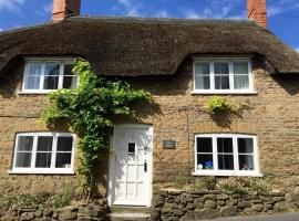 Lilac Cottage, pet-friendly hotel in Burton Bradstock