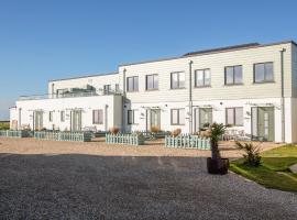 4 Ocean Reach, Hotel in Malborough