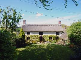Hope Cottage, hotel with parking in Ashreigney