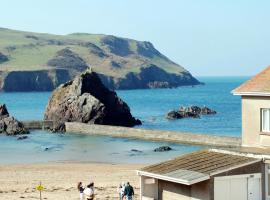 4 Armada House, holiday home in Hope-Cove