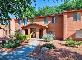 Kanab Condo with Pool and AC Less Than 1 Mi to Attractions!, hotel i Kanab