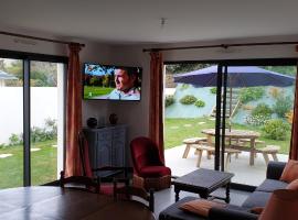 LES EMBRUNS JARDIN, Cottage in Saint-Pol-de-Léon