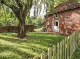 Weir Cottage, holiday rental in Maidstone