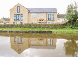 Lock View - Nordic Spa, spa hotel in Skipton