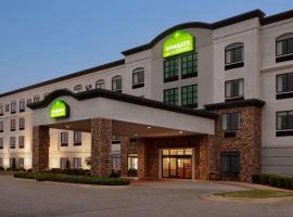 Wingate by Wyndham Bentonville, hotel with jacuzzis in Bentonville