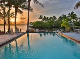 Waterfront Matlacha Condo w/ Patio & Pool Access