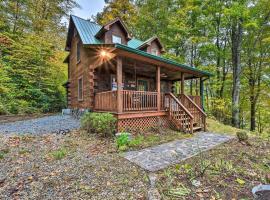 Pet-Friendly Rustic Bryson City Cabin with Fire Pit!, מלון ליד Nantahala Outdoor Center, ברייסון סיטי