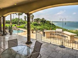 Luxury Del Rio Home with Pool and Lake Views!, hotel with parking in Del Rio