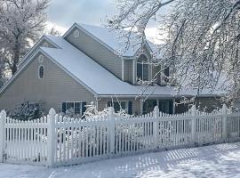 Tropic Vacation Rental Near Bryce Canyon Natl Park, hotel v destinaci Tropic
