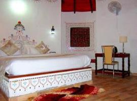 The Desert Den, hotel di Bajāna