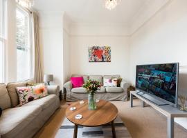 Heart of Ealing Apartment with Garden, hotel near Ealing Broadway Tube Station, London