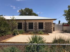 Cute and Cosy II - Events, Workers, Getaways., pet-friendly hotel in Murray Bridge