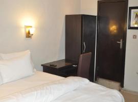 Triple Tee Hotel, hotel perto de National Stadium Lagos, Lagos