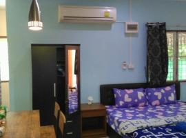 Studio with aircon n kitchen, accessible hotel in Bang Tao Beach