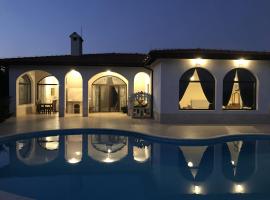 Private Villa First line with sea view in BlackSeaRama Golf A PLUS LOCATION PRIVACY POOL โรงแรมในบัลชิค