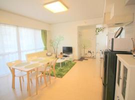 沖縄ライフインゼファー j28, vacation rental in Tōbaru