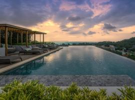 Mida Grande Resort Phuket SHA Plus – hotel w mieście Surin Beach