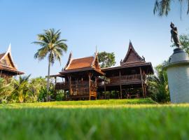 Maikaew Damnoen Resort, hotel perto de Wat Luang Pho Sot Thammakayaram, Damnoen Saduak