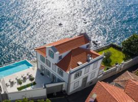 Luxury Barreirinha House old town by Holiday Rental Madeira, hotel i Funchal