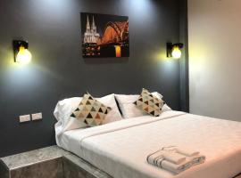 Relax Resort, Hotel mit Parkplatz in Nakhon Sawan