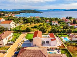 Villa Vela Muline - 8 plus 2 guests - heated pool, hotel em Ugljan