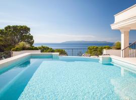 Luxury Rooms Villa Jadranka, homestay in Makarska