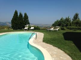 Panoramic Villa Italy、Parrochia di Ripeのバケーションレンタル