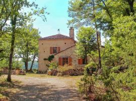 Holiday home in Bouzic near meadows, hotel in Bouzic